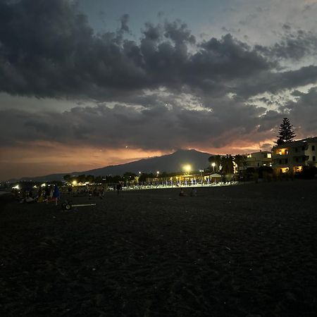 Appartamento I Puritani On The Beach Giardini Naxos Exterior photo