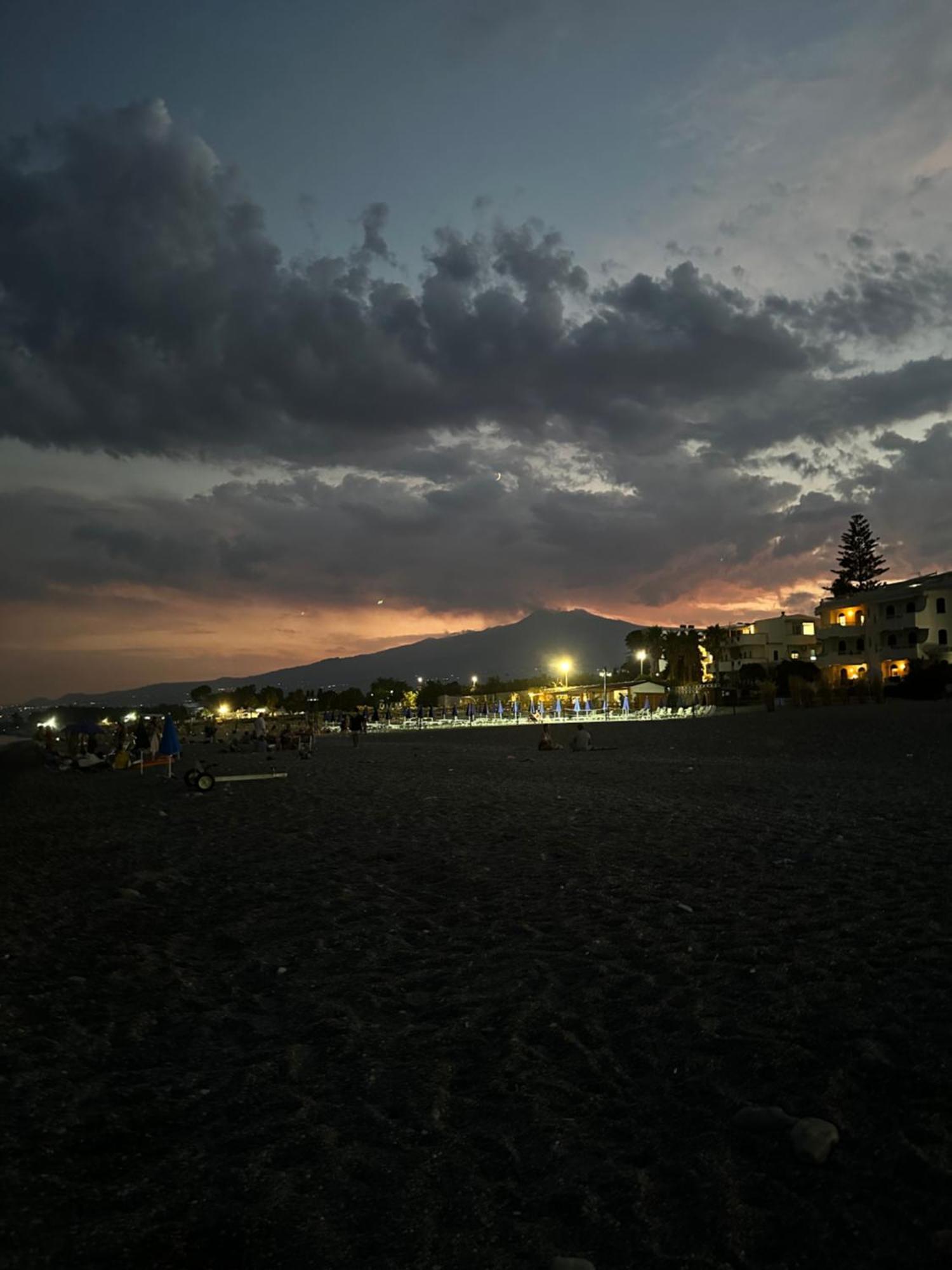 Appartamento I Puritani On The Beach Giardini Naxos Exterior photo