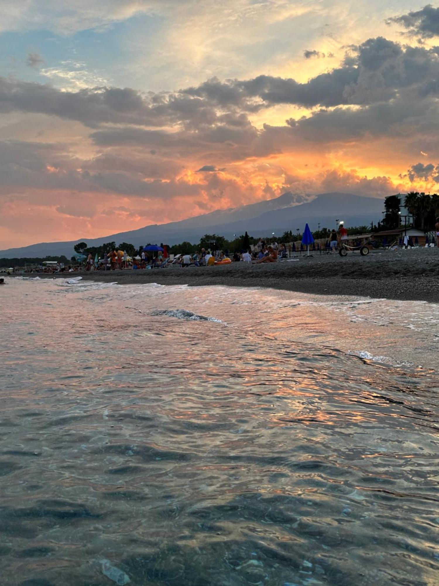 Appartamento I Puritani On The Beach Giardini Naxos Exterior photo