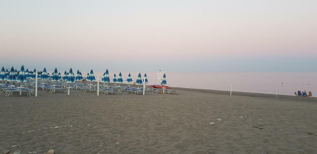 Appartamento I Puritani On The Beach Giardini Naxos Exterior photo