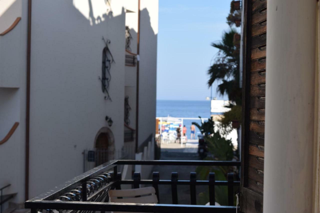 Appartamento I Puritani On The Beach Giardini Naxos Exterior photo